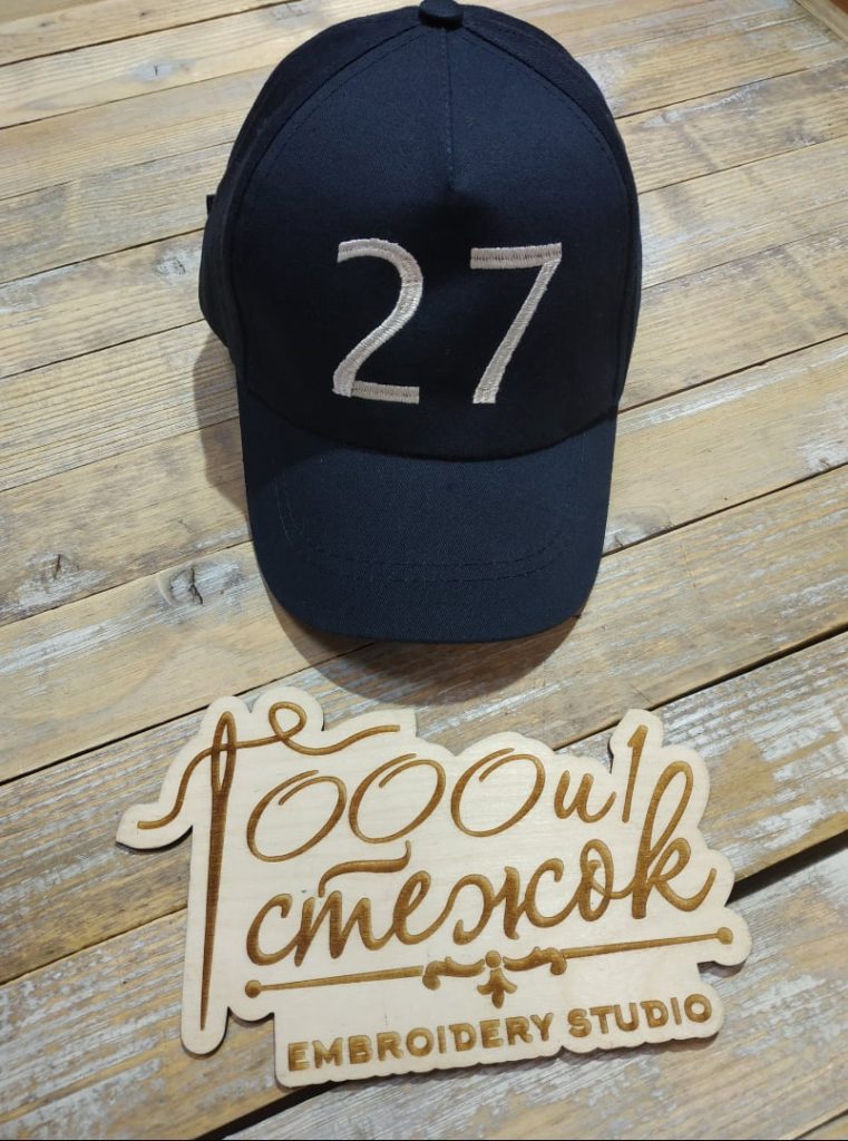 Черная бейсболка
